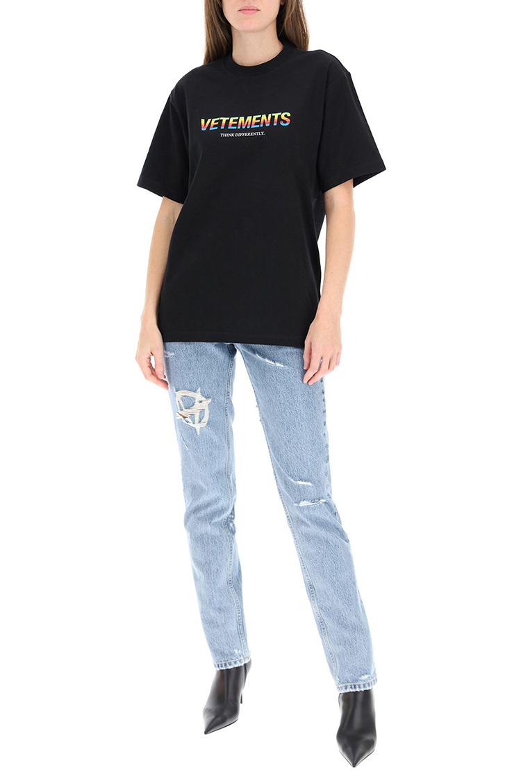 Vetements THINK DIFFERENTLY LOGO T-SHIRT R-BLACK  Choice & Luxe Boutique－PRE-SUMMER  2022: SHOP THE COLLECTIONS